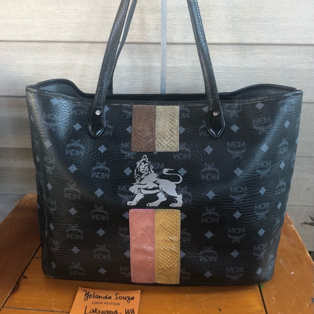 Authentic MCM princess lion Liz Tote Bag
